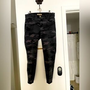Woman’s Democracy Stretch Camo Pants